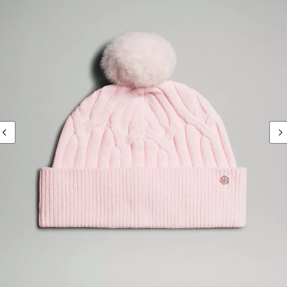 Women's Cable-Knit Pom-Pom Beanie